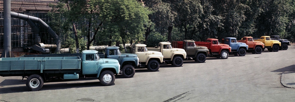 Экспортные грузовики ЗИЛ-136