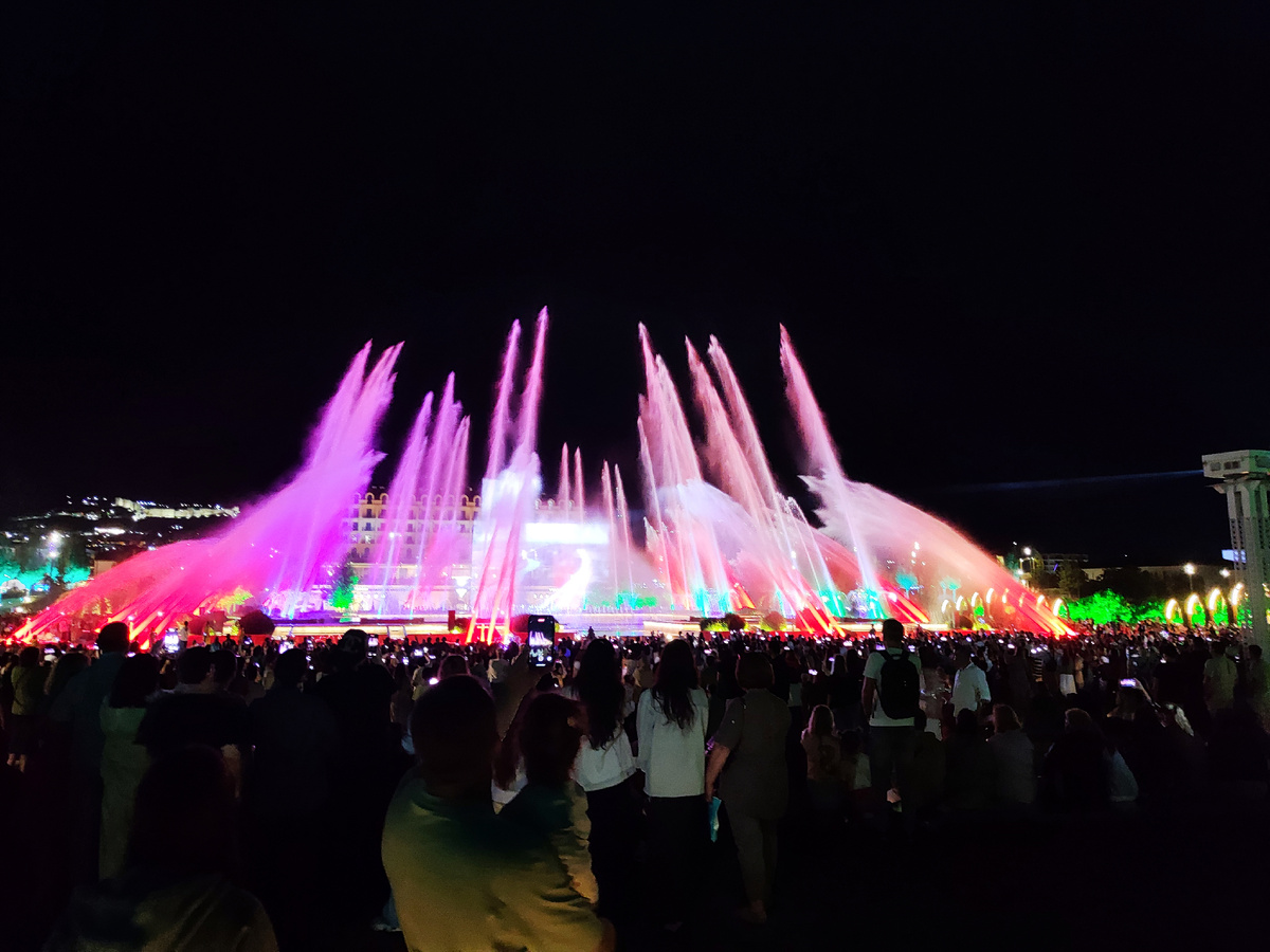 Один из немногих моментов, когда струи поднимаются повыше