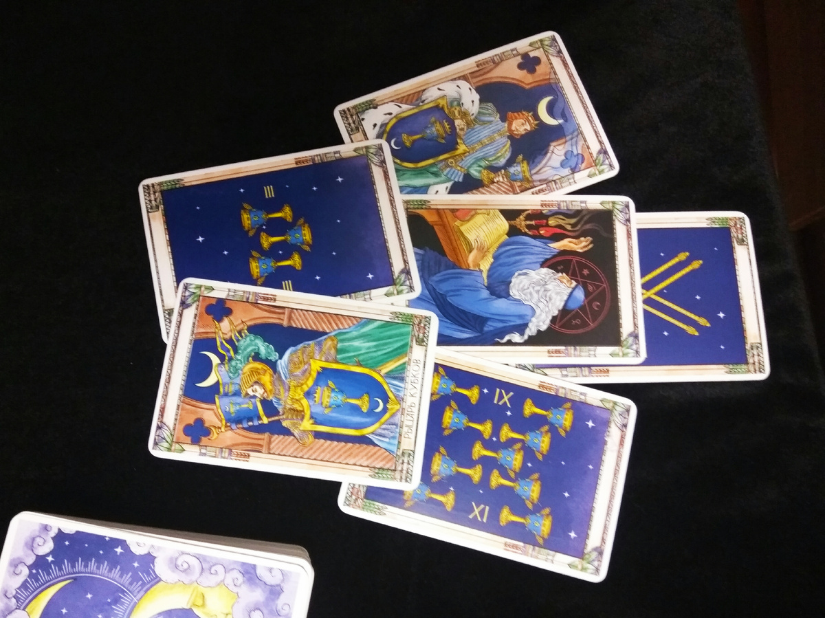 Таро для Козерогов на текущий месяц
