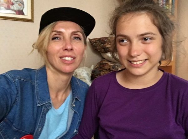    Светлана Бондарчук с особенной дочерью, фото: дзен.ру