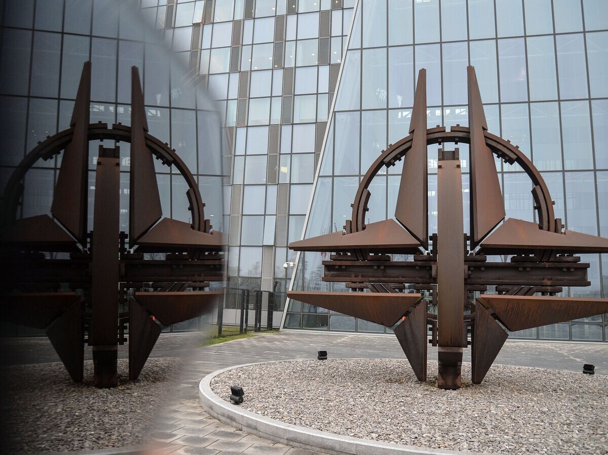    Логотип НАТО перед штаб-квартирой Организации© РИА Новости . Алексей Витвицкий