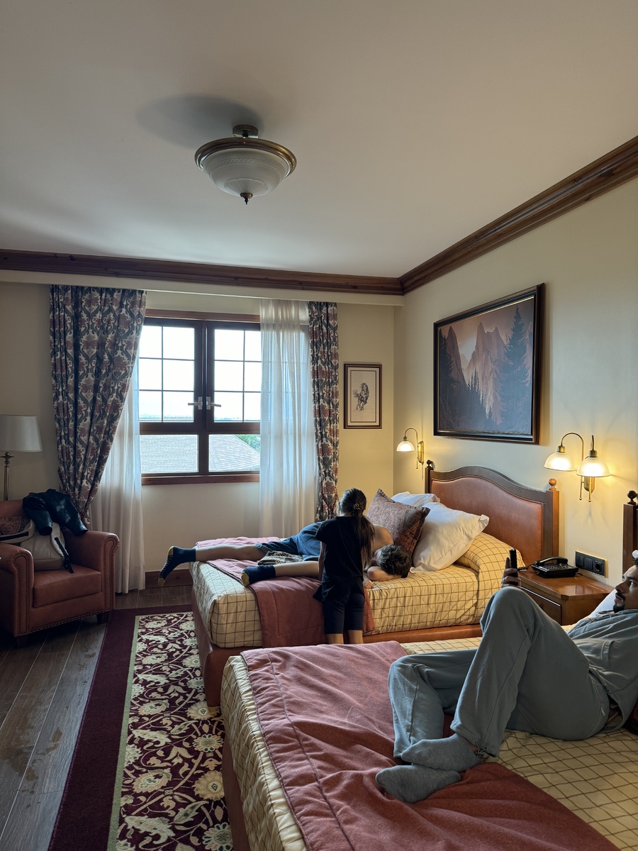 Наш номер. Весь отель — в стиле кантри.