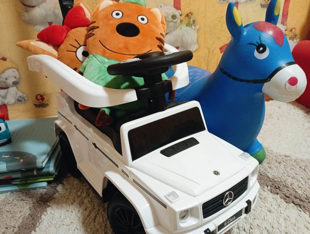 некоторые игрушки у нас хранятся вот так - друг на друге