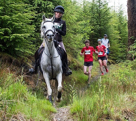 В 2023 году победителем стал Дэниел Коннолли, обогнавший лошадь на 9 минут 44 секунды.