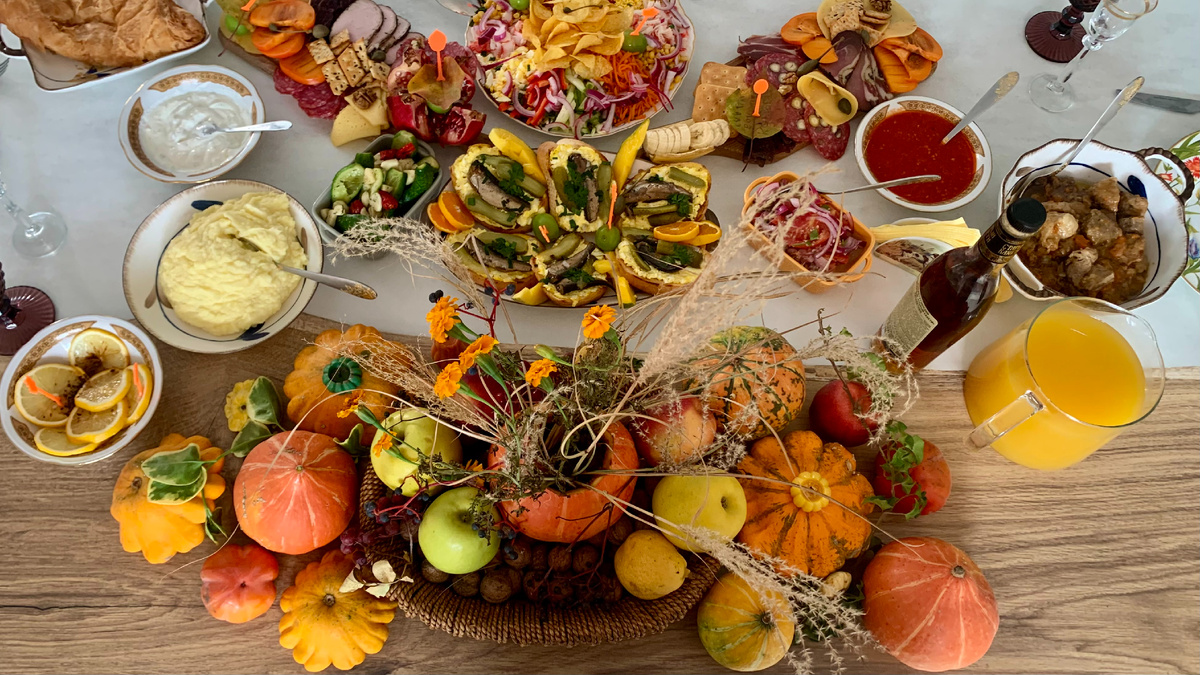 Осенний стол готов к встрече гостей. Фото автора канала