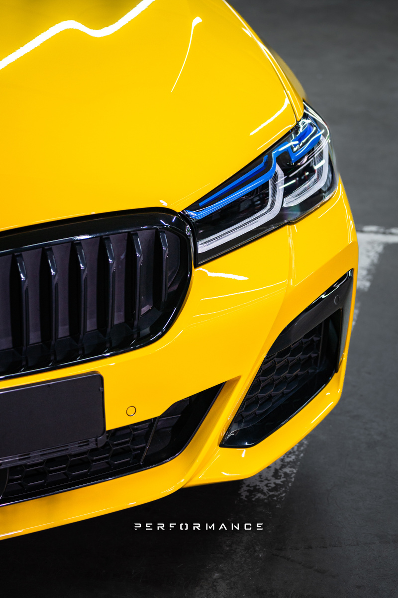 BMW 5 в цветная антигравийная пленка в Performance detailing 