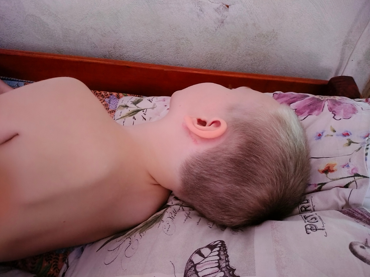 Сын ещё спит и не провожал папу 