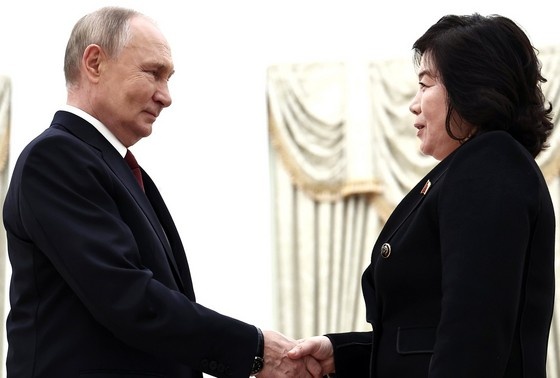    Владимир Путин и Цой Сон Хи