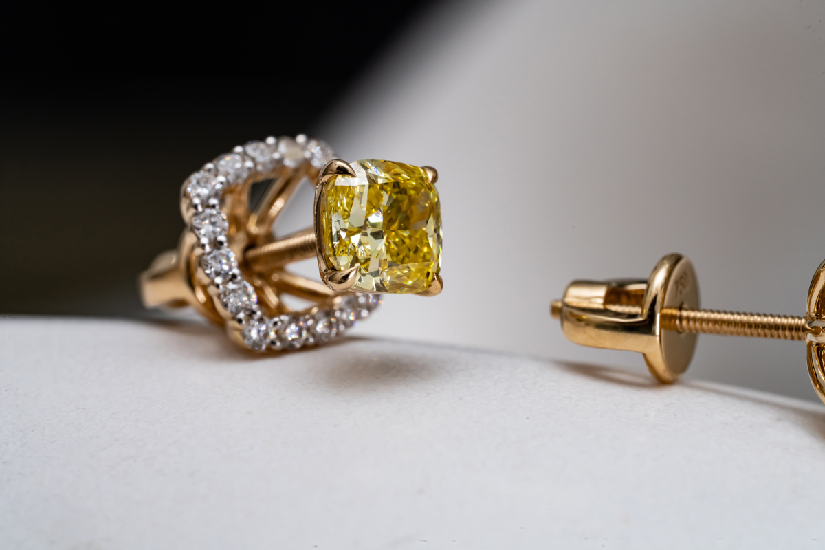 Пусеты-трансформеры с белыми и желтыми бриллиантами