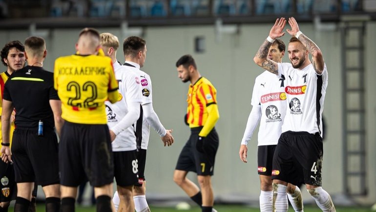    Футболисты «Торпедо» празднуют победу над «Аланией» (3:0) в матче 17-го тура ФНЛ. 2 ноября 2024 года.ФК «Торпедо»