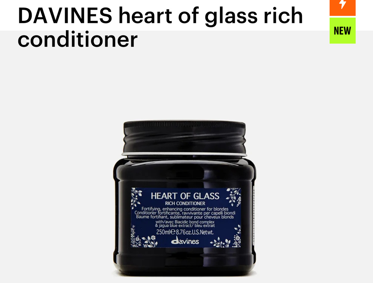 Интенсивный питательный кондиционер способствует поддержанию оттенков блонд, а также обладает выраженным увлажняющим, восстанавливающим и кондиционирующим действием.
Экстракт Генипы (инновационный 100% натуральный пигмент) помогает в поддержании холодных оттенков блонд, сохраняет цвет и придаёт ему естественное сияние. Формула содержит уникальный Biаcidic Bond Complex, масло Бабассу и экстракт баобаба, которые способствуют восстановлению повреждённых волос, а также делают локоны мягкими, блестящими и послушными. Без силиконов.