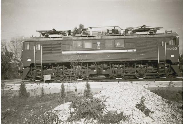 Электровоз в депо Ожерелье