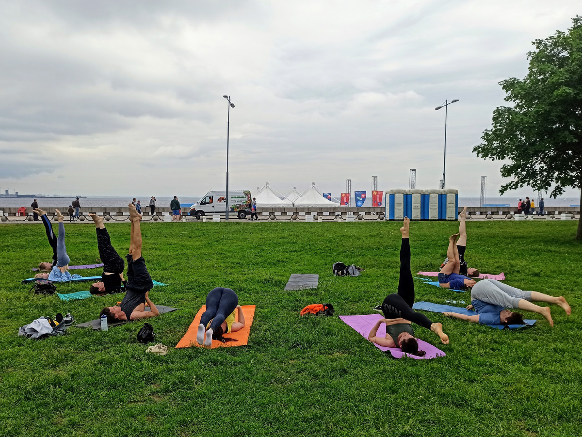Фото из сообщества " «Пока ты спал» | Йога в парках Петербурга"