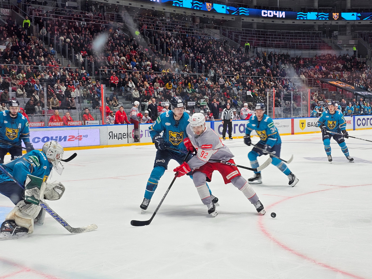 «Красно-Белая Волна». Фото: Доминика Ломтева / Текст: Анар Каханова.