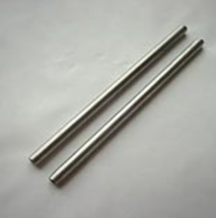 Два артефакта, обнаруженных на месте крушения Тунгусского тела. (Фото: nebesa-pro.ru).