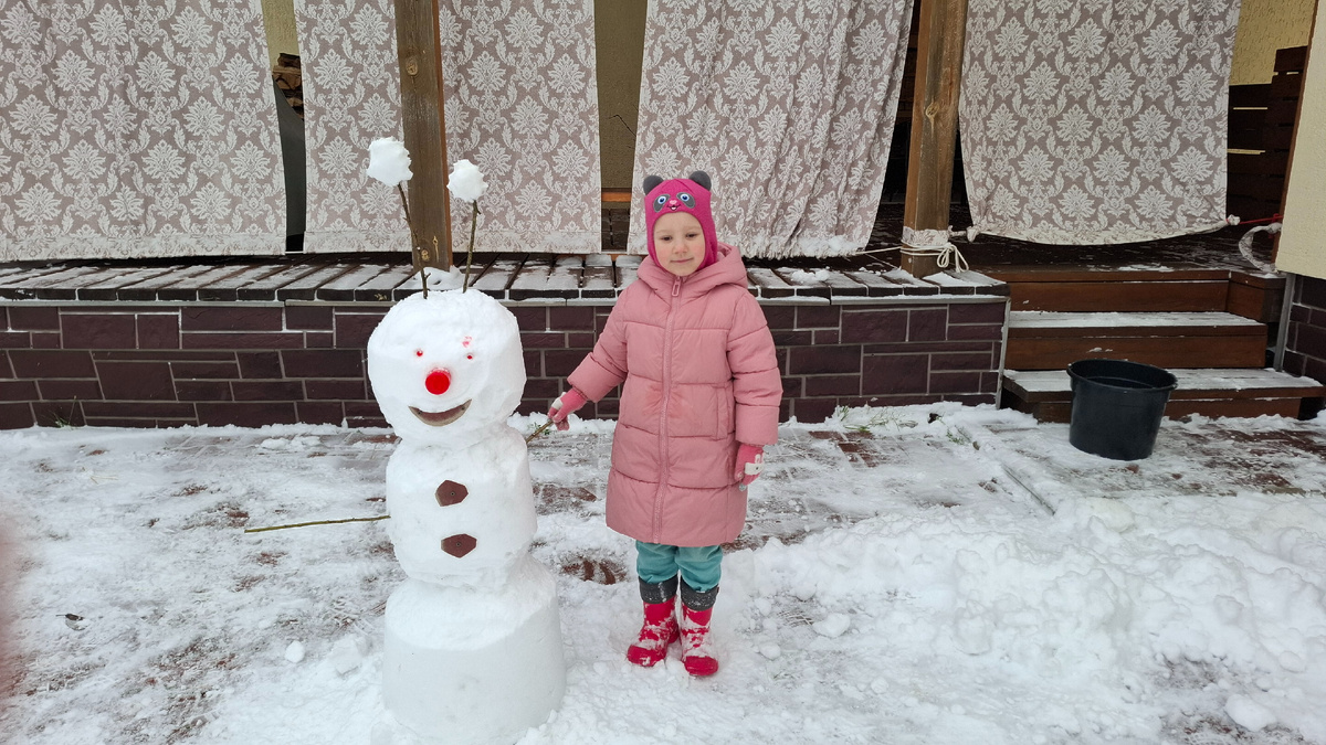 Соня со снеговиком