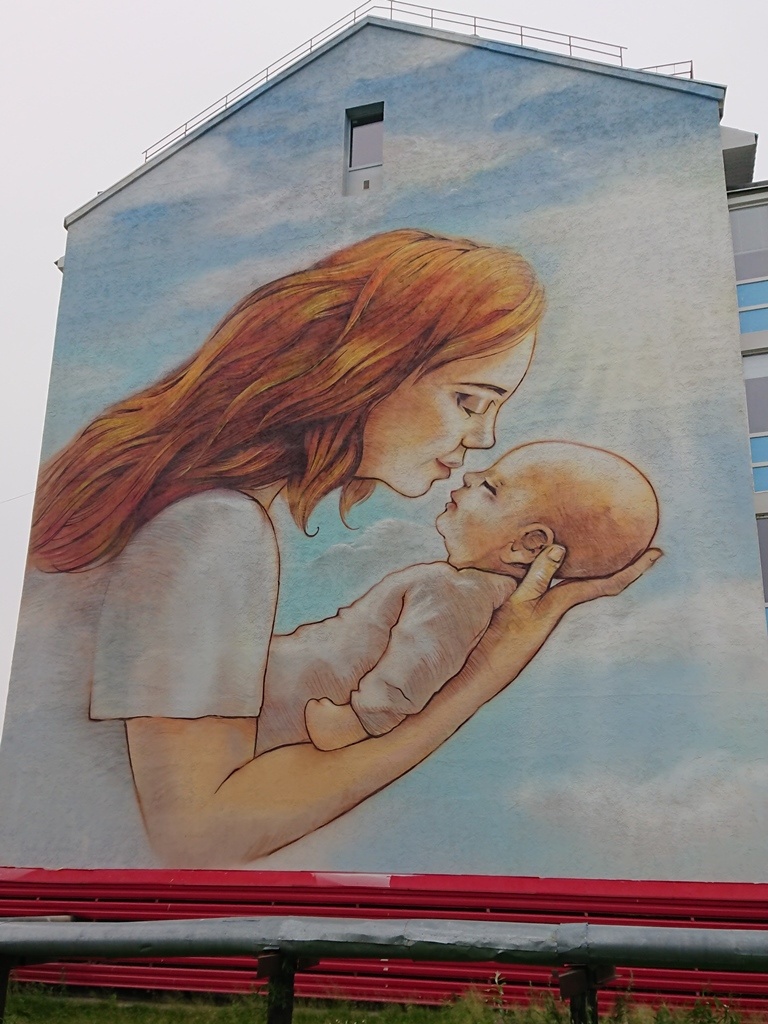  Нельзя пройти мимо символа Салехарда Заглянул к ещё одному символу Севера, прошёл по мосту и заглянул на речной вокзал. Ну и, как повелось... муралы! Есть даже 3-мерные!-3