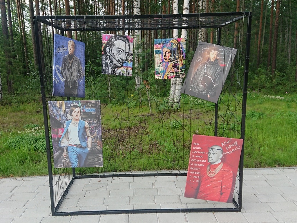  Нельзя пройти мимо символа Салехарда Заглянул к ещё одному символу Севера, прошёл по мосту и заглянул на речной вокзал. Ну и, как повелось... муралы! Есть даже 3-мерные!-18-2