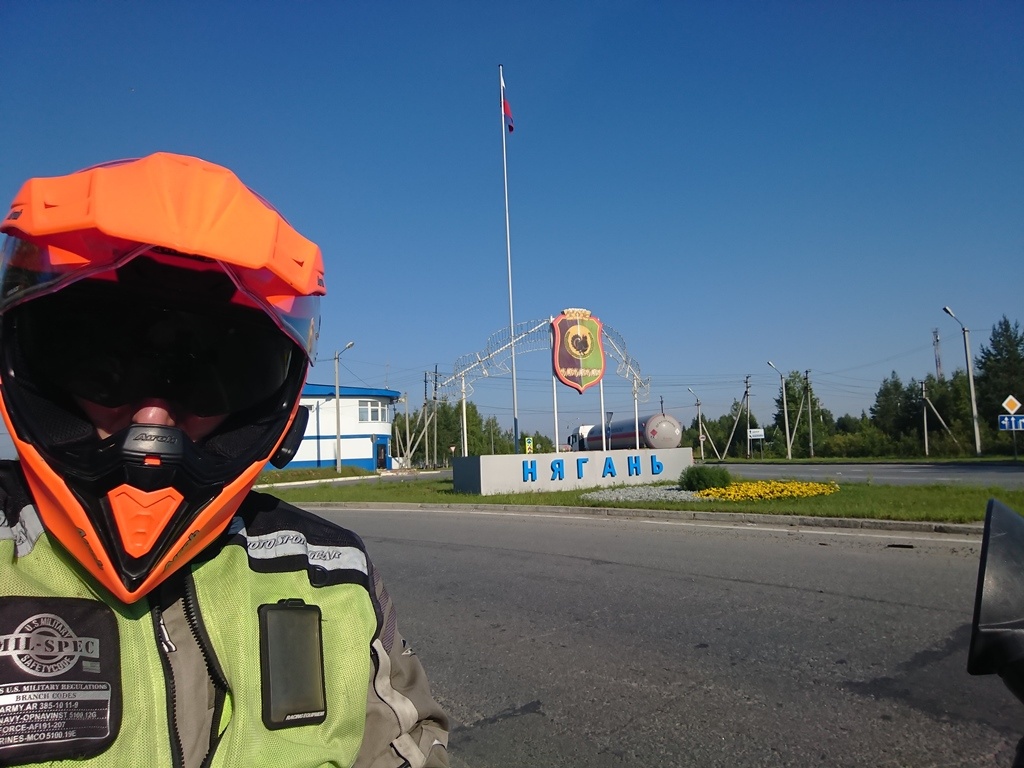  Нельзя пройти мимо символа Салехарда Заглянул к ещё одному символу Севера, прошёл по мосту и заглянул на речной вокзал. Ну и, как повелось... муралы! Есть даже 3-мерные!-20