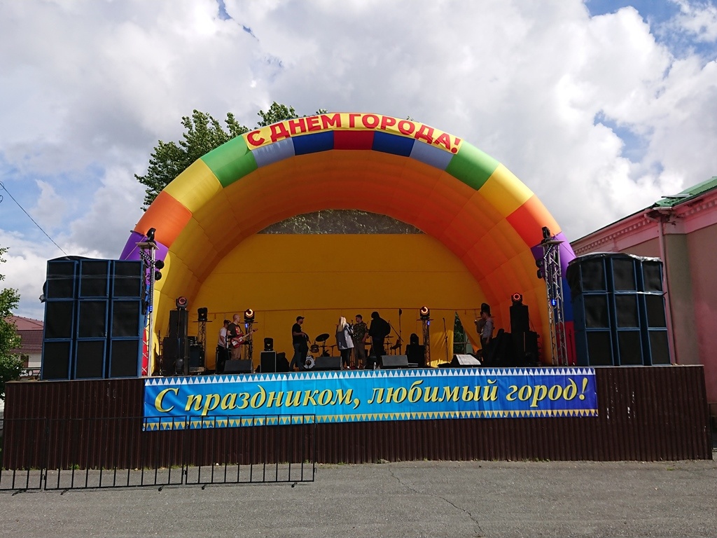  Нельзя пройти мимо символа Салехарда Заглянул к ещё одному символу Севера, прошёл по мосту и заглянул на речной вокзал. Ну и, как повелось... муралы! Есть даже 3-мерные!-22