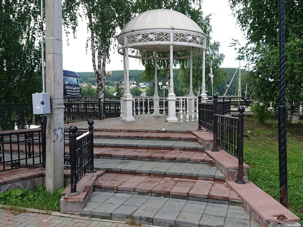  Нельзя пройти мимо символа Салехарда Заглянул к ещё одному символу Севера, прошёл по мосту и заглянул на речной вокзал. Ну и, как повелось... муралы! Есть даже 3-мерные!-23