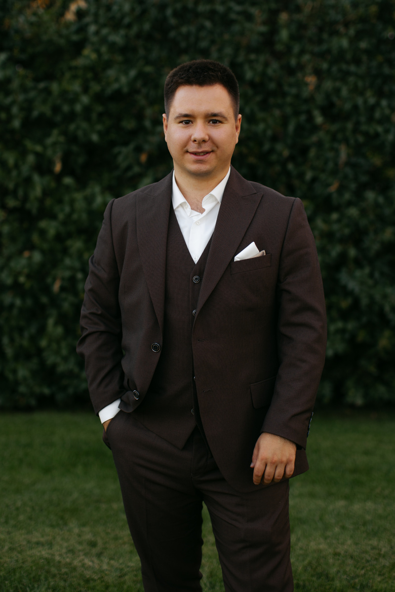 Вадим Долгов - основатель Агенства по внедрению ИИ в бизнес. Помогает бизнесам становиться лидерами, внедряя искусственный интеллект для автоматизации и повышения эффективности