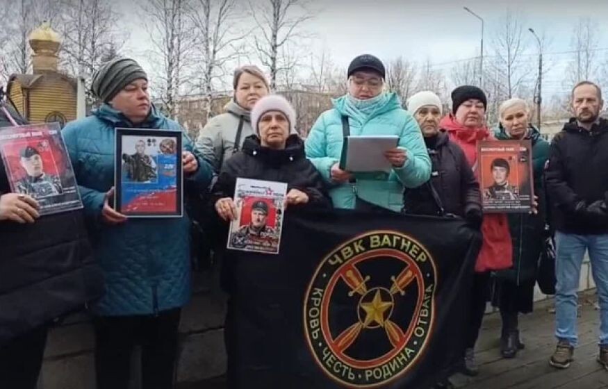    Родственники погибших «Вагнеров» обратились к Путину. Россиян ждут финансовые трудности: Главное к 21:00