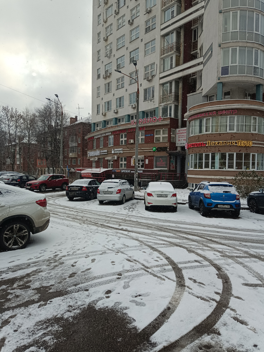 Иду в клинику в снегопад