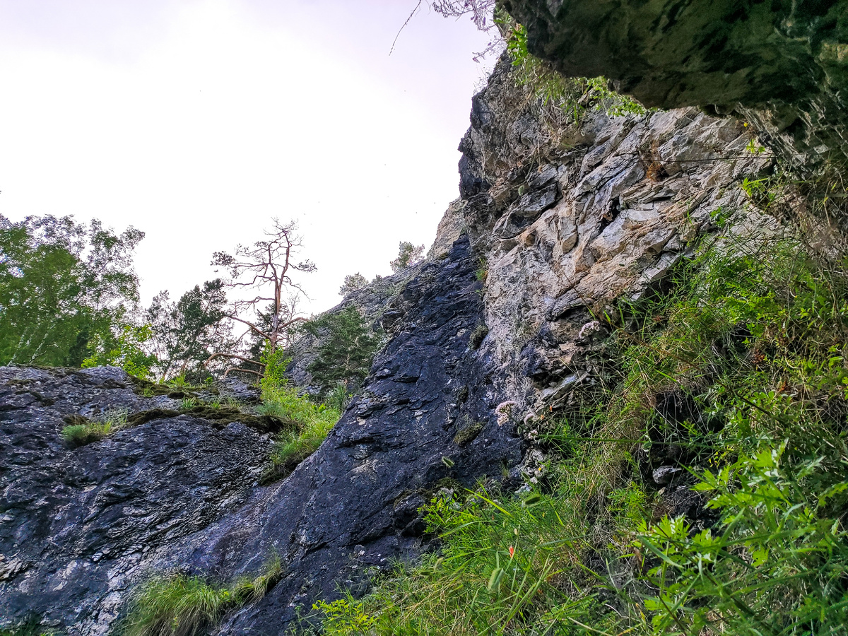 У пещеры в Малой Кадильной пади