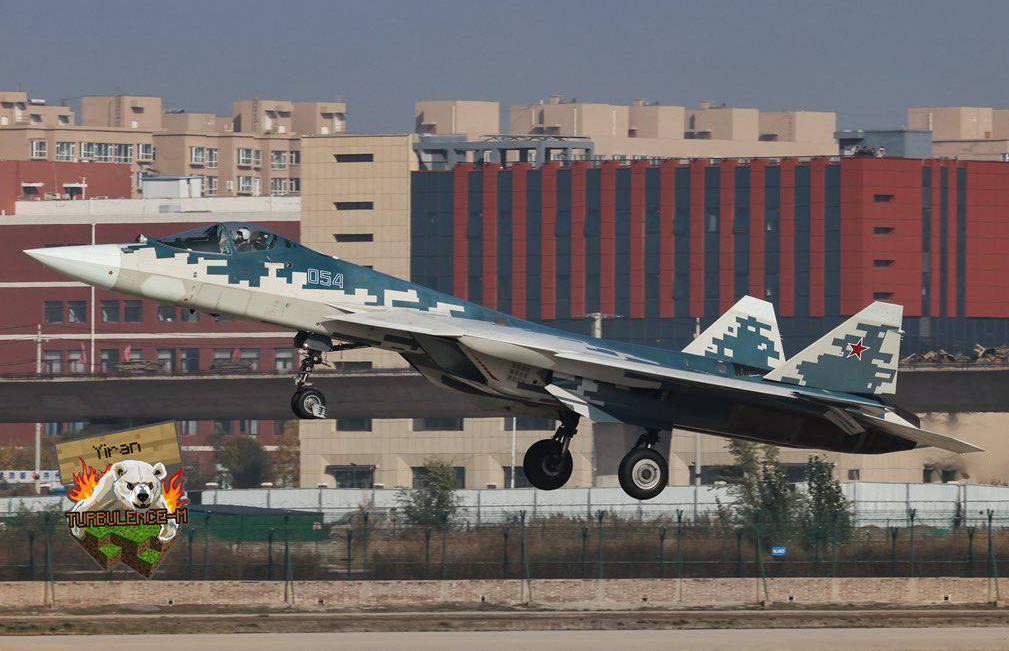 Мировая премьера Су-54 состоится 12 ноября. Интерес к самолёту огромный. Фото Синьхуа