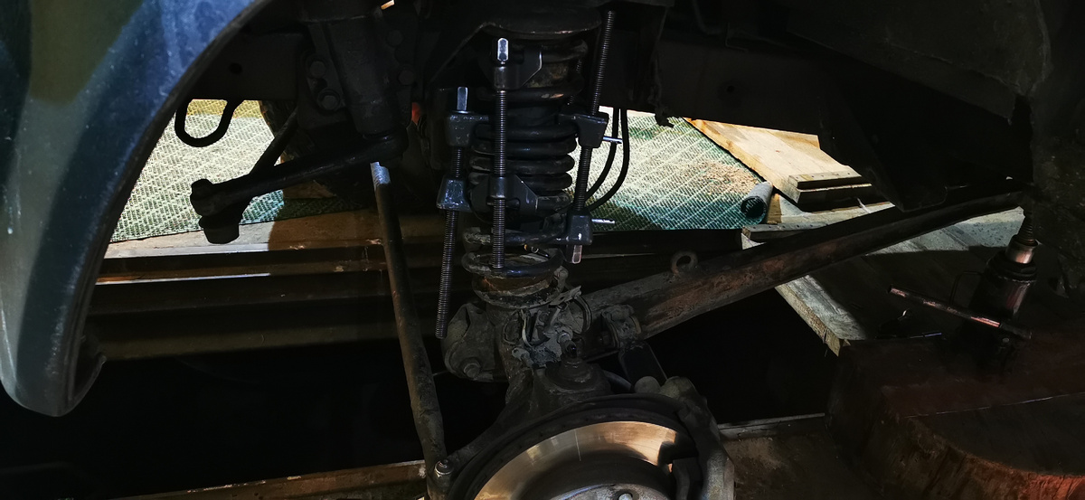 Тут стяжки слетали, пружину выгибало.