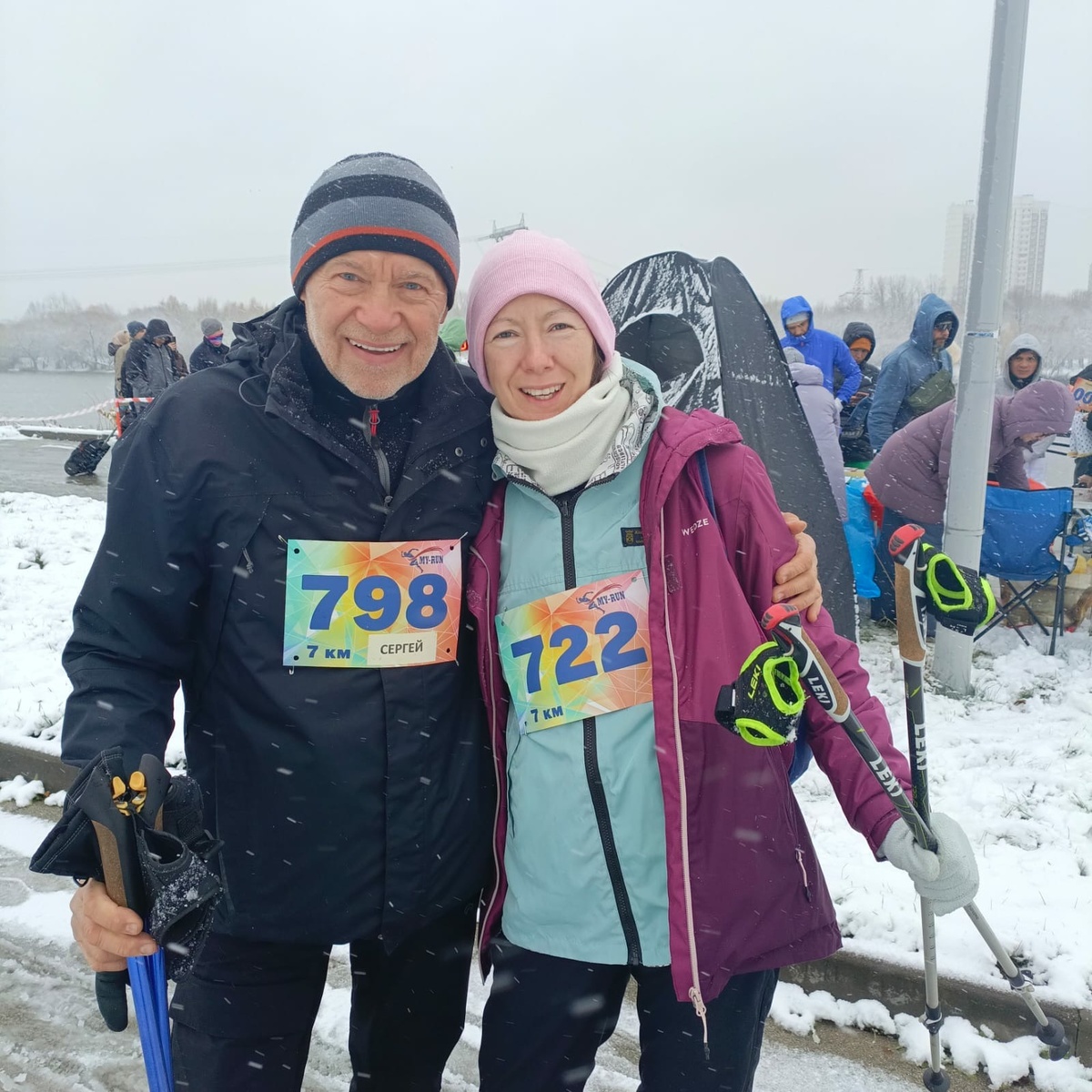 Победители в скандинавской ходьбе на 7 км: Сергей Коротун и его дочь Полина. 