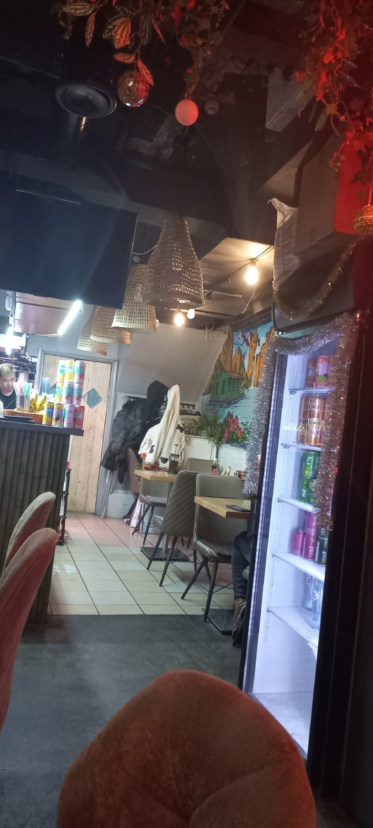 Вид одной части кафе.