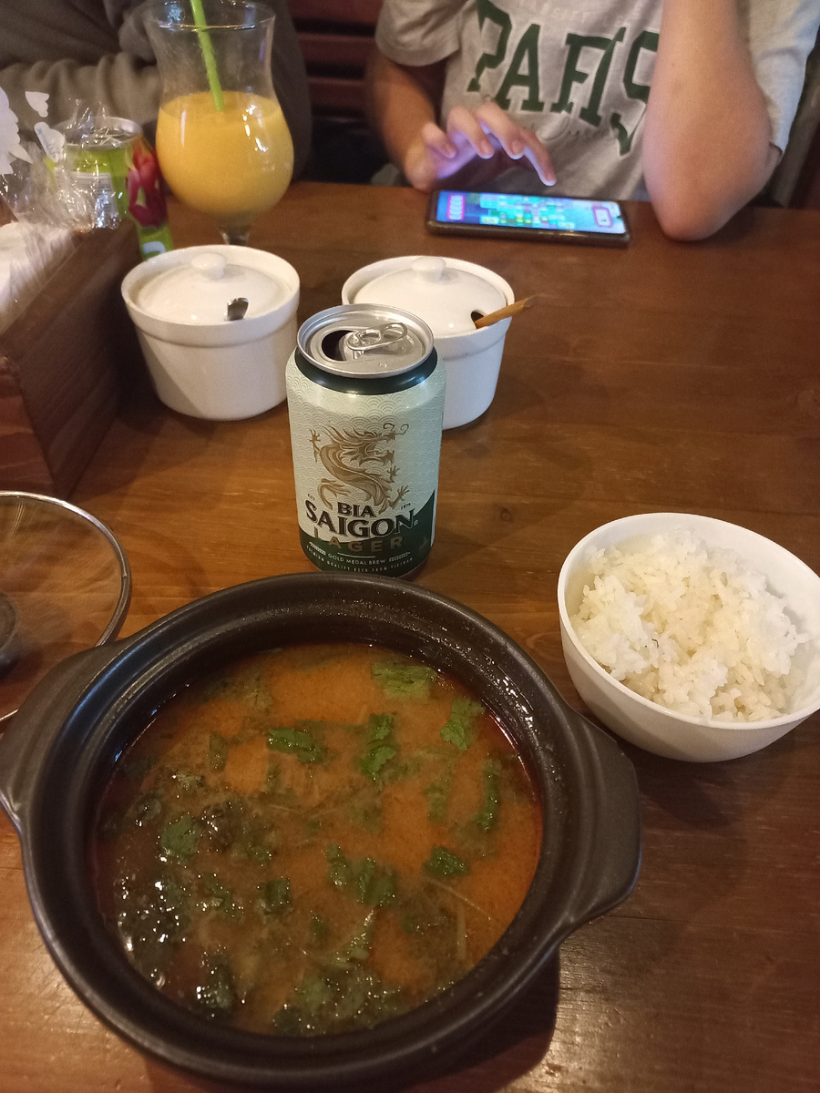 Том ям (580р)и напиток (250р).