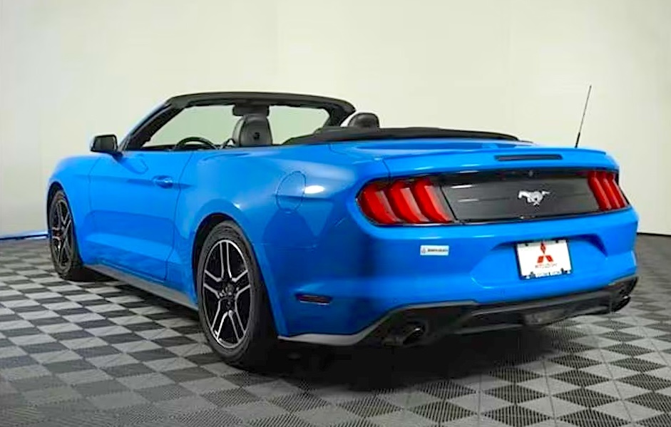 Форд Мустанг с авто салона