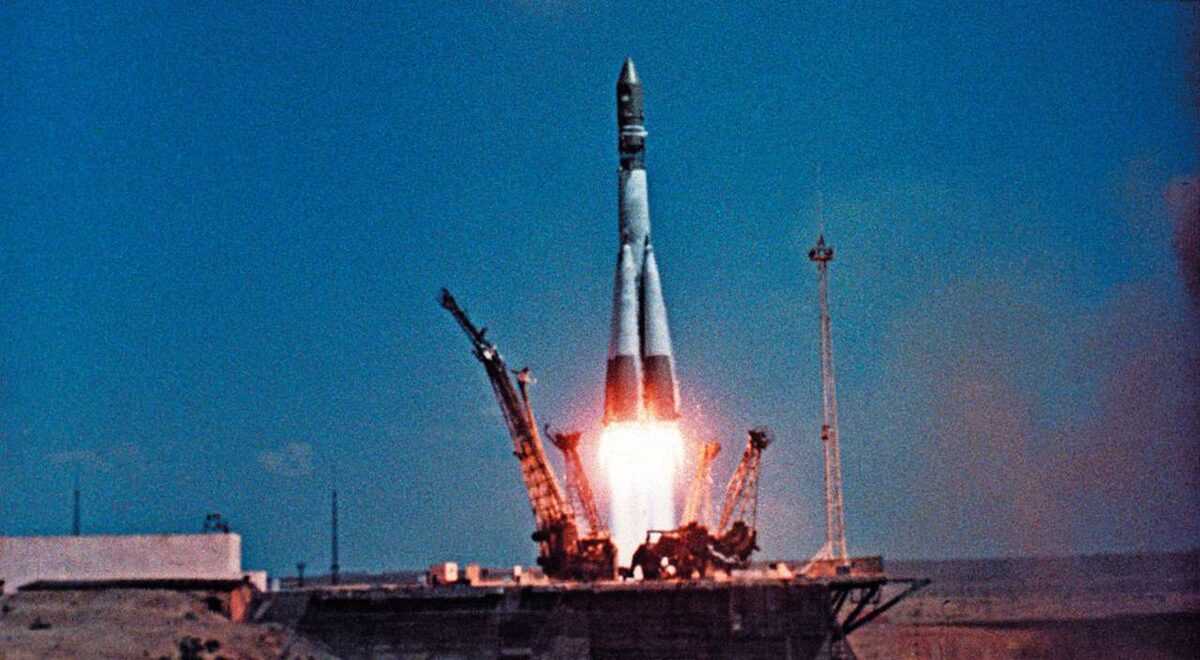 «Восток-1» — советский космический корабль из серии «Восток», первый в мире космический аппарат, поднявший на своём борту человека на околоземную орбиту. 