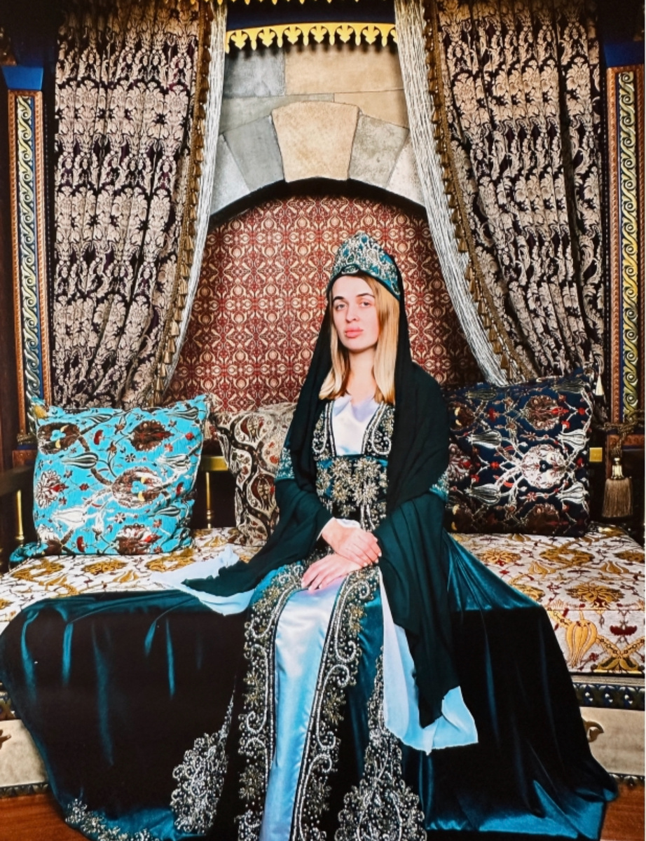 Знакомьтесь Хасеки Юлия Султан и ее фото за 15$ 🤣