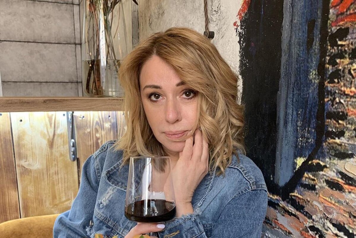    Алена Апина Социальные сети