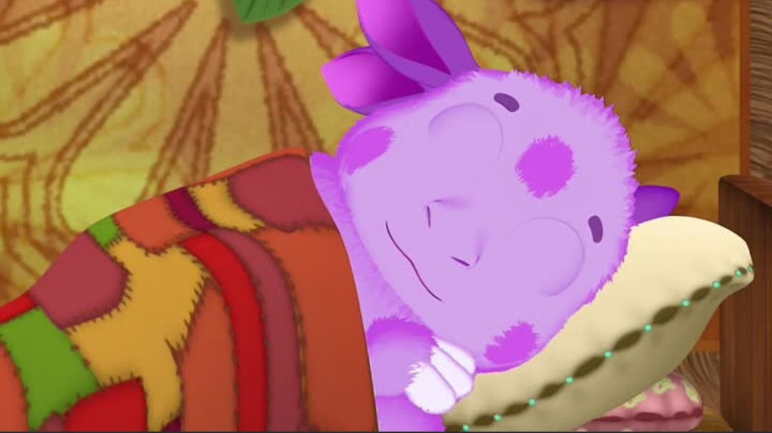 Подозрительная лунная пчела спит... Хммм... 