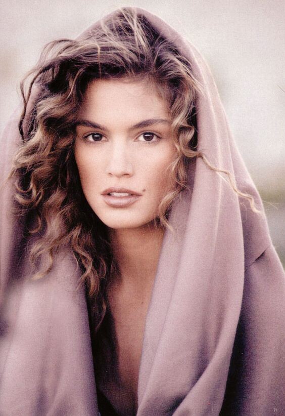 2. Cindy Crawford 90s.