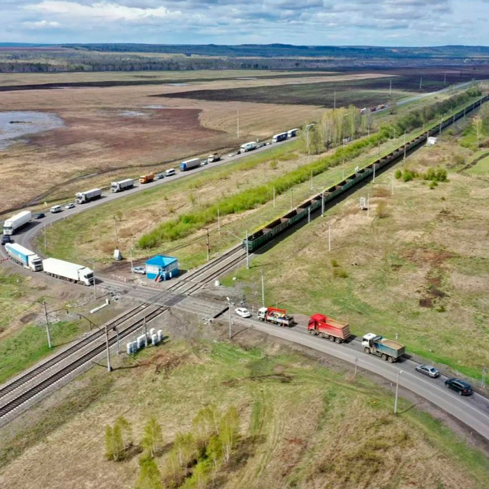 Федеральная автодорога Р-255 «Сибирь», протяженностью около 745 км, играющая ключевую роль в транспортной инфраструктуре Сибирского и Дальневосточного федеральных округов, а также в маршруте «Европа-Западный Китай», продолжит свою реконструкцию. Работы будут проводиться на участке с 1508 по 1519 км в Тулунском районе и получили положительное заключение Главгосэкспертизы России.