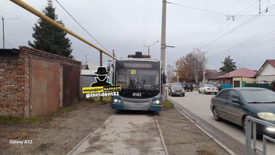    Инцидент с троллейбусом. Источник: t.me/incident22