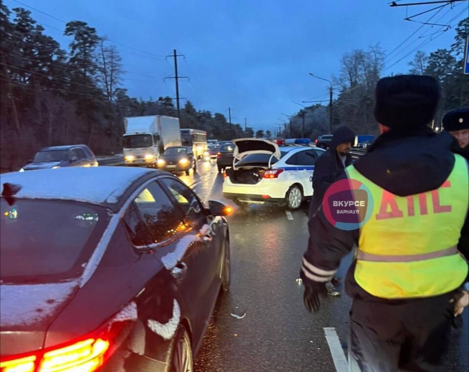    ДТП на Змеиногорском тракте. Источник: Страховой аварком, t.me/vkurse22