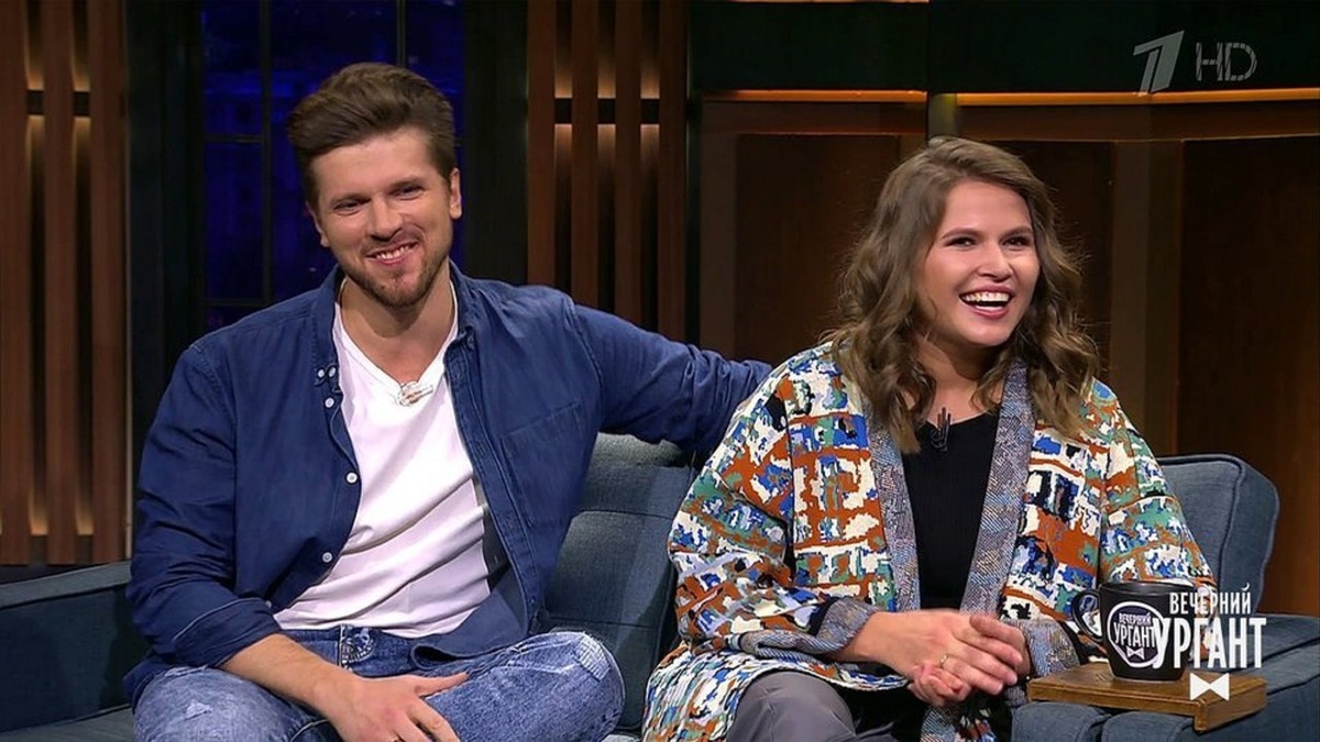 Игорь Чехов и Юлия Топольницкая на шоу «Вечерний Ургант». Фото: Первый канал 