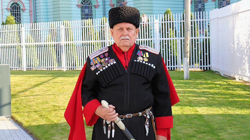    Посвятил себя казачеству