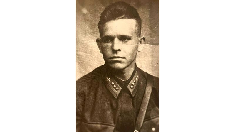    Горел любовью к небу и березовой сторонке