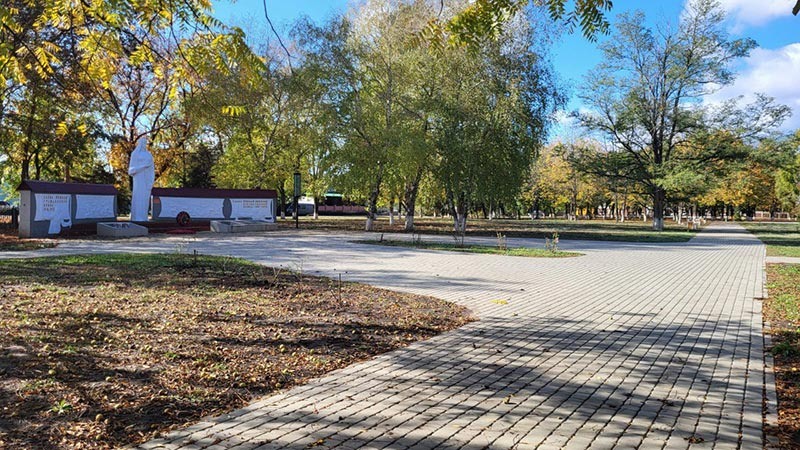    Благоустройство центральной части станичного парка закончилось