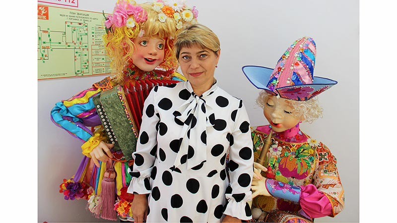    Здесь случайных людей не бывает