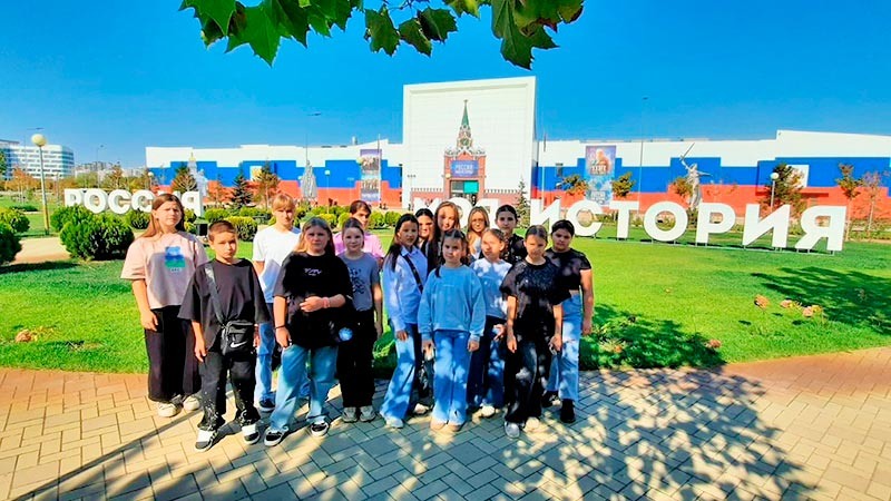    Школьники из Светлой Зари побывали на экскурсии в парке «Россия - моя история»