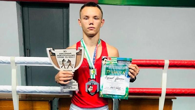    У Артема – серебряная медаль!